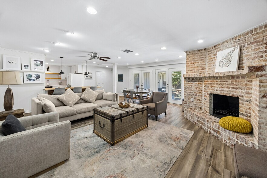 More Photos Of 5474 Imogene St, Houston Specialty For Sale