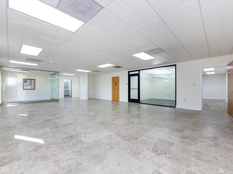 More Photos Of 1812 W Morehead St, Charlotte Office Residential For Lease