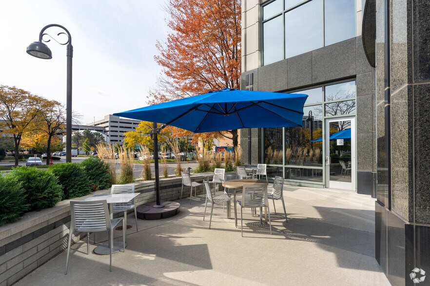 More Photos Of 9500 W Bryn Mawr Ave, Rosemont Office For Lease