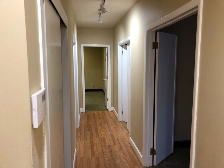 More Photos Of 188 Upper Riverdale Rd, Jonesboro Storefront Retail Office For Lease