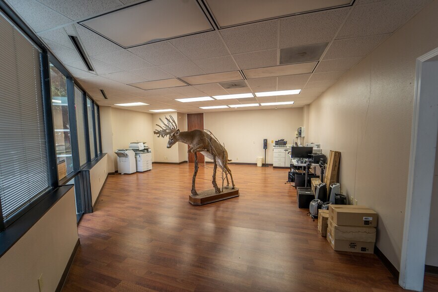More Photos Of 115 Medical Dr, Victoria Medical For Sale