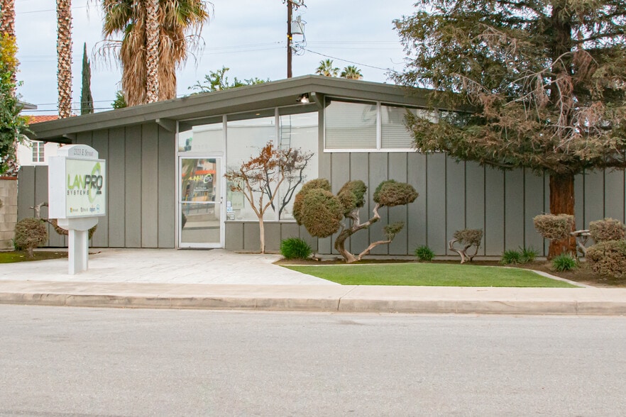 More Photos Of 2323 E St, Bakersfield Loft Creative Space For Lease