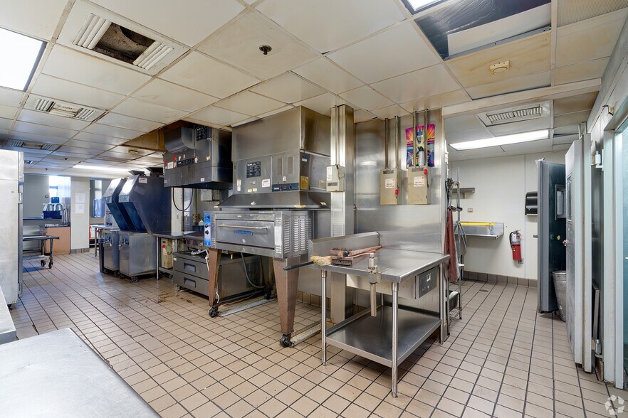 More Photos Of 15 S Court Ave, Orlando General Retail For Sale