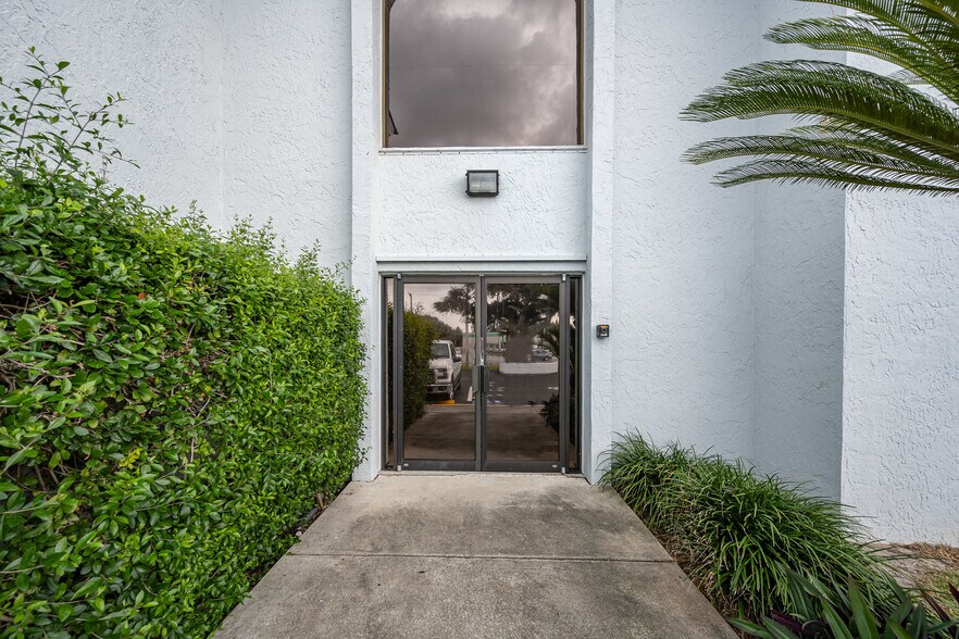 More Photos Of 3000 N Atlantic Ave, Cocoa Beach Office For Lease