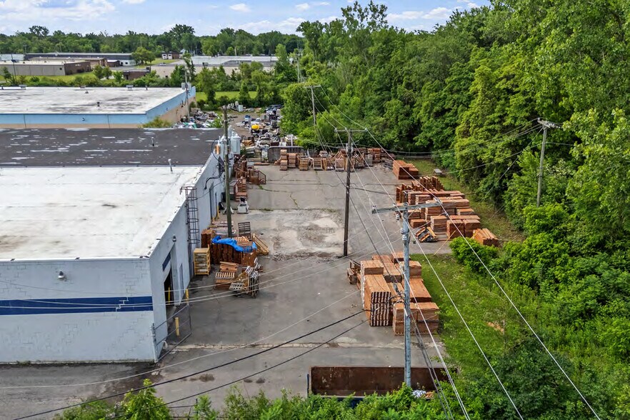 More Photos Of 6810 Metroplex Dr, Romulus Warehouse For Lease