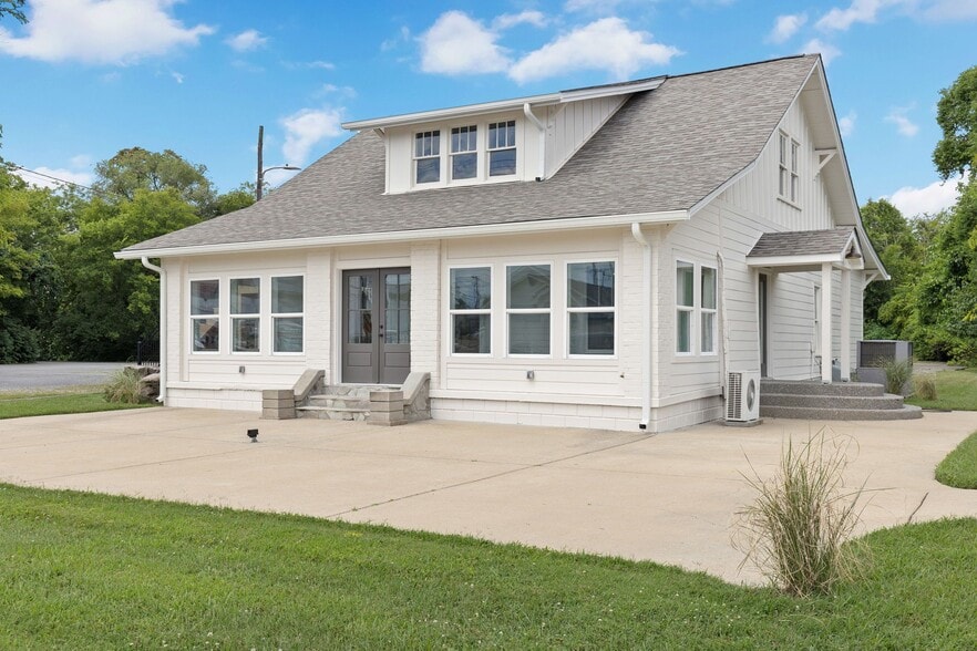 More Photos Of 157 Old Shackle Island Rd, Hendersonville Storefront Retail Office For Sale