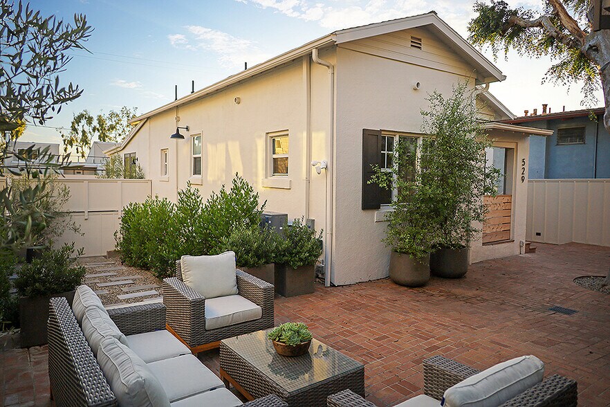 More Photos Of 527-529 Catalina, Laguna Beach Apartments For Sale