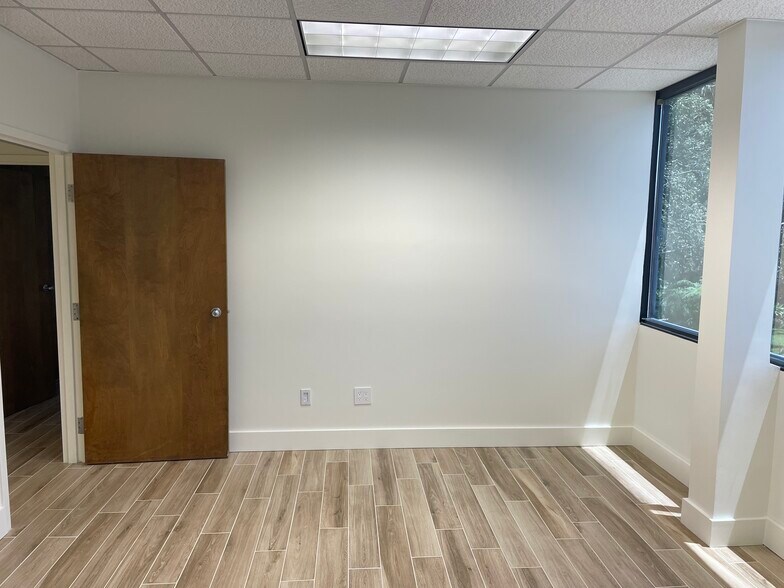 More Photos Of 1810 S Macdill Ave, Tampa Medical For Lease