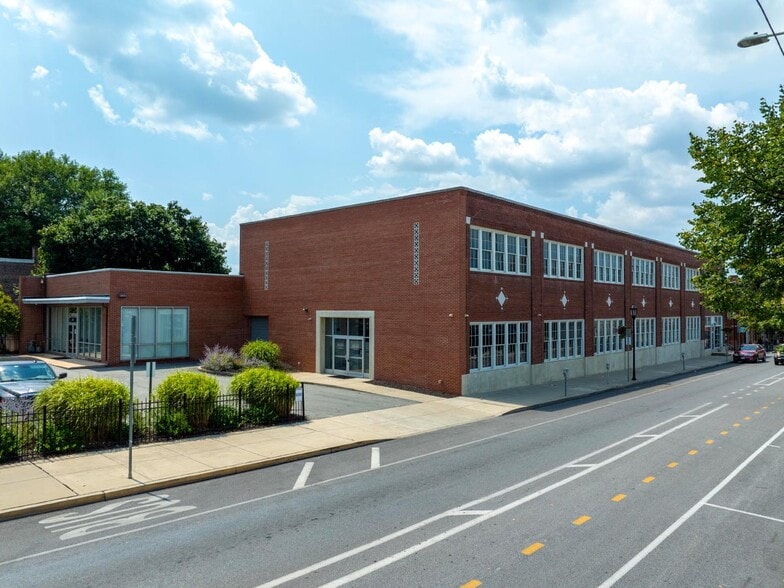 More Photos Of 100 S Queen St, York Loft Creative Space For Lease