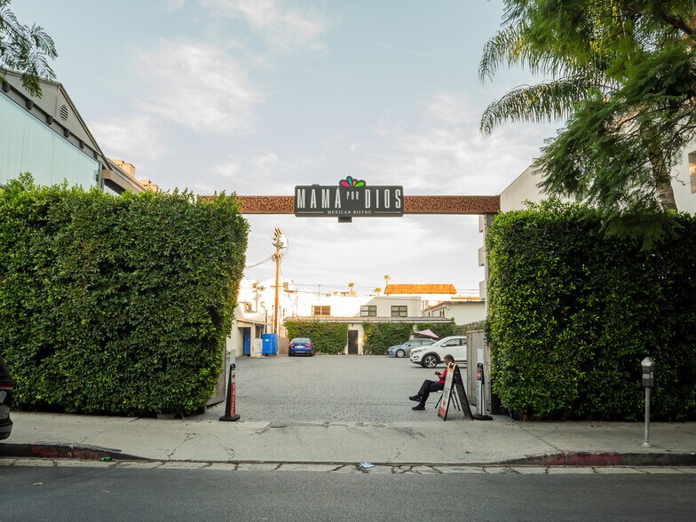 More Photos Of 8722 W 3rd St, Los Angeles Restaurant For Lease