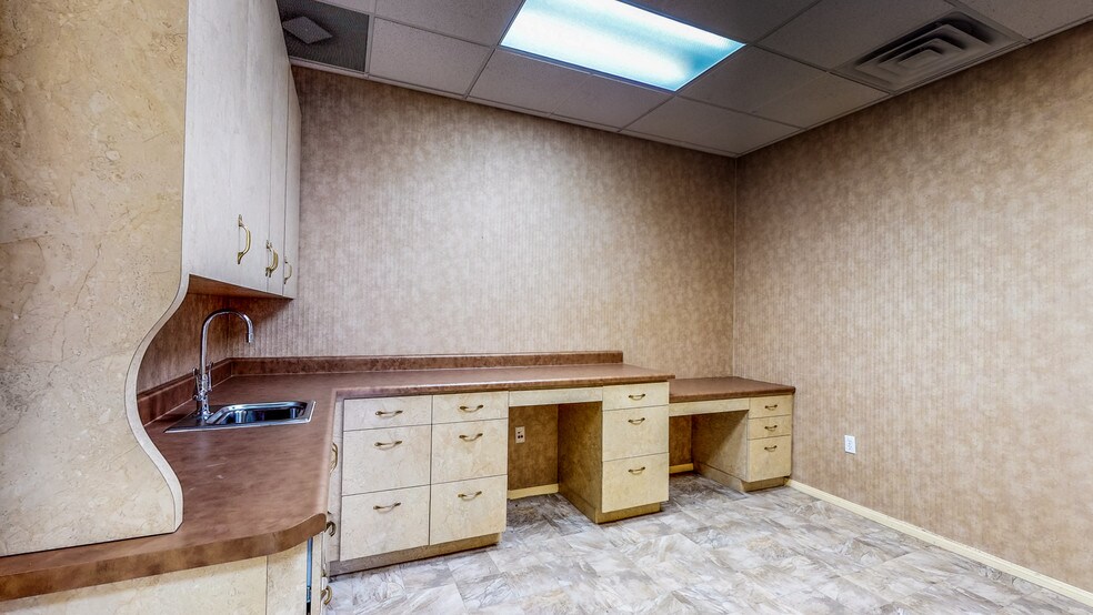 More Photos Of 2555 Montessouri St, Las Vegas Medical For Sale