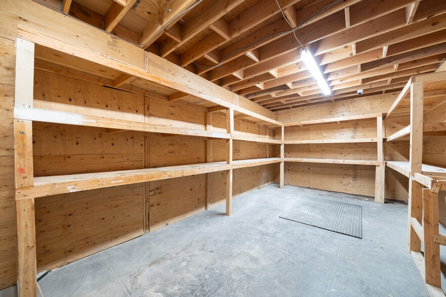 More Photos Of 11 Western Ave, Jersey City Warehouse For Lease