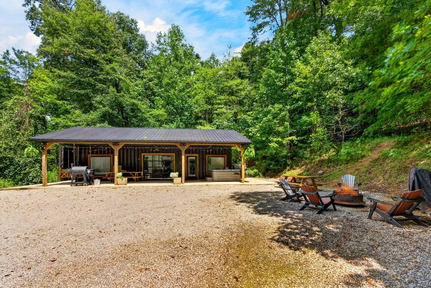 More Photos Of 21360 State Route 327, Laurelville Specialty For Sale