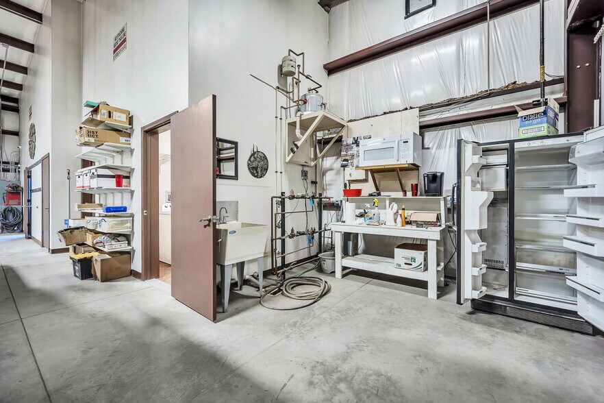 More Photos Of 7315 McClain Pt, Colorado Springs Warehouse For Sale