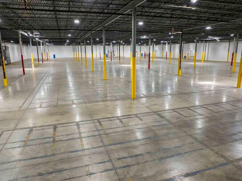 More Photos Of 5750 W 118th St, Alsip Unknown For Lease