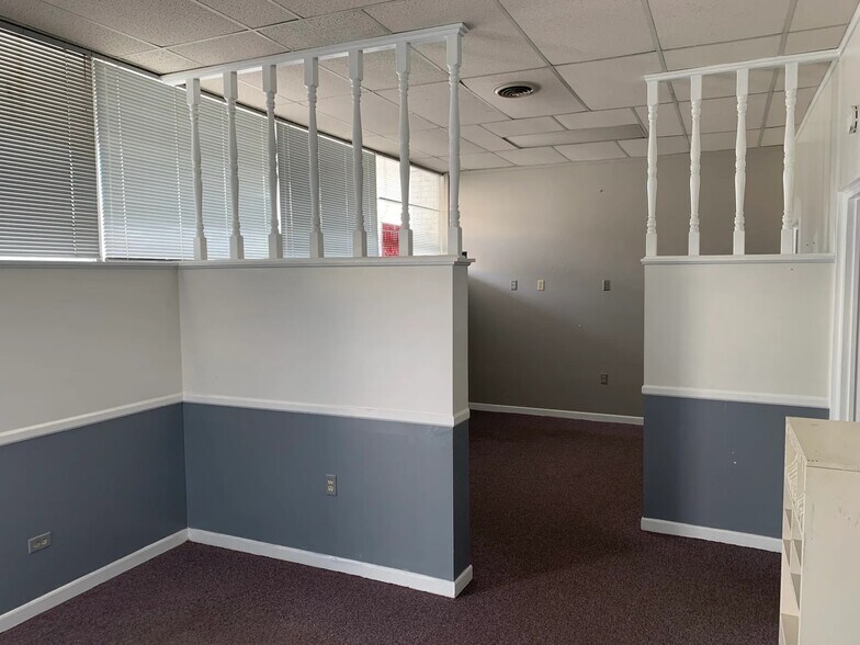 More Photos Of 727–729 Anderson St., Belton General Retail For Lease
