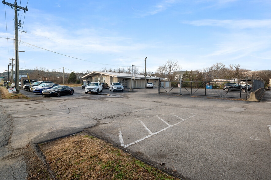 More Photos Of 2000 Columbia Ave, Franklin Freestanding For Lease