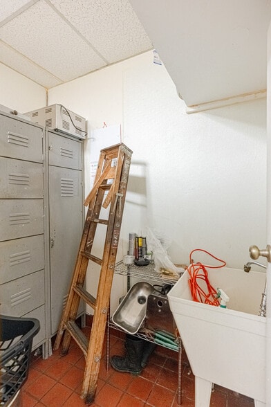 More Photos Of 328 7th St, Oakland Storefront Retail Office For Lease