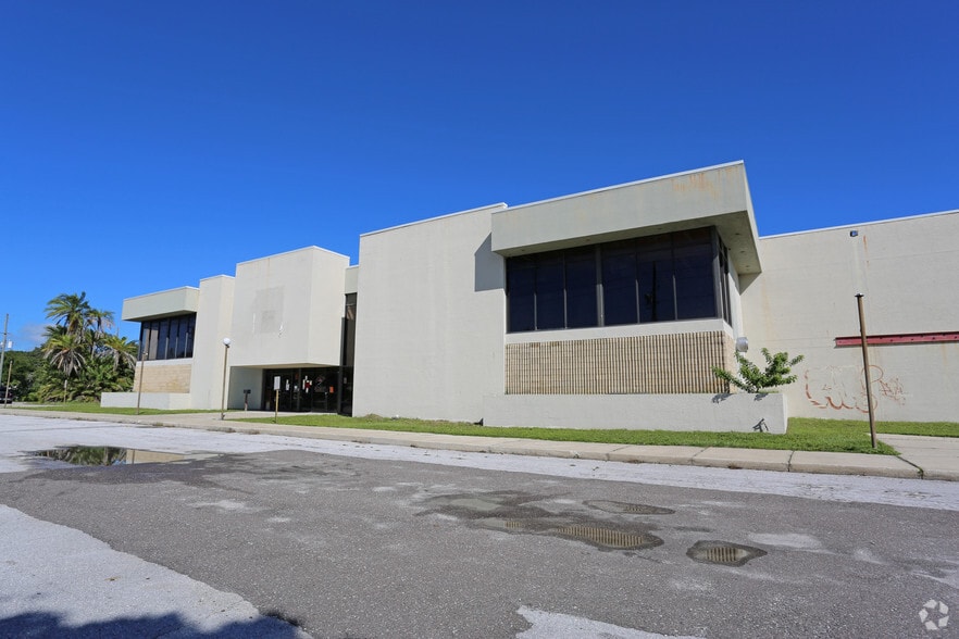More Photos Of 2147 Pine Forest Dr, Clearwater Warehouse For Sale