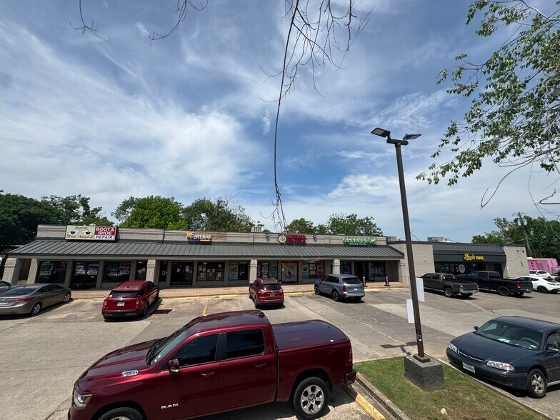 More Photos Of 1300-1330 Round Rock Ave, Round Rock Unknown For Lease