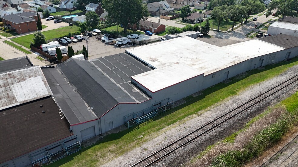 More Photos Of 341 Goddard Rd, Wyandotte Self Storage For Sale