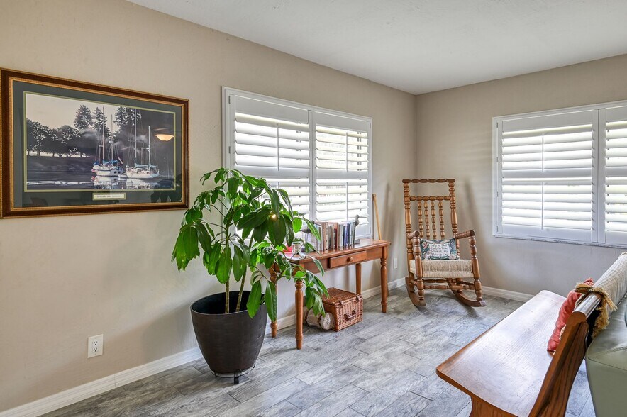 More Photos Of 105 Central Ave, Crescent City Office For Sale