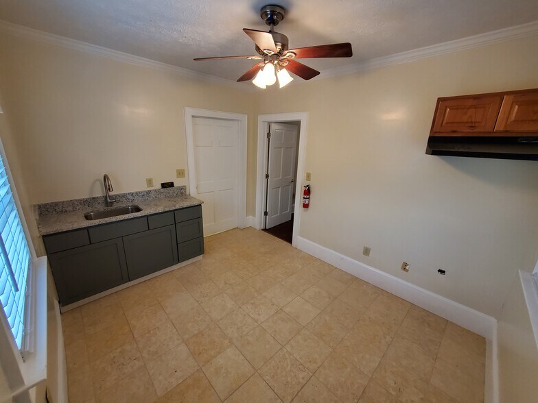 More Photos Of 309 Macon St, McDonough Office Residential For Lease