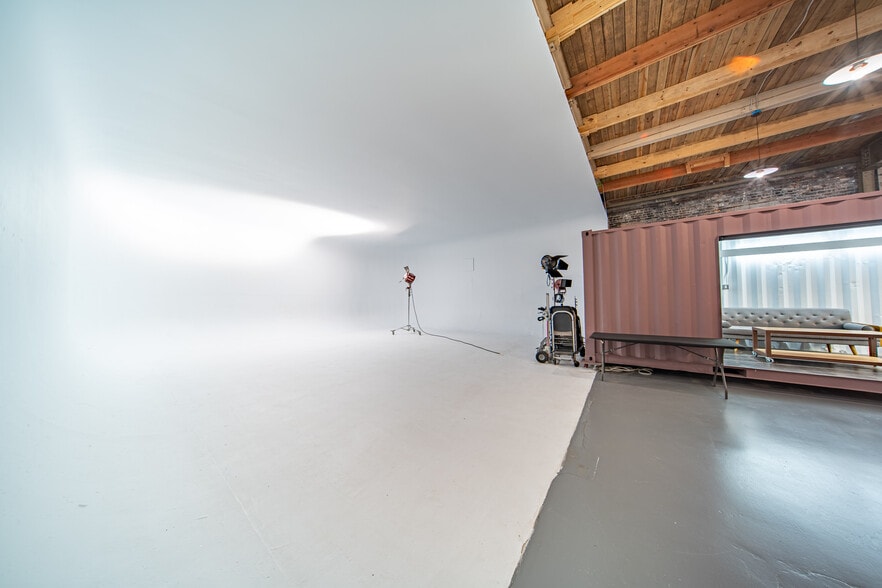 More Photos Of 2831 E Grand Blvd, Detroit Warehouse For Sale