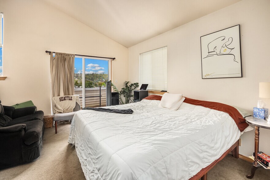 More Photos Of 816 N 38th St, Seattle Apartments For Sale