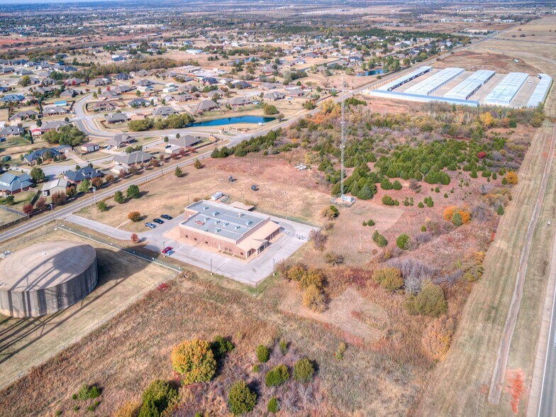 More Photos Of 9802 N Morgan Rd, Yukon Office For Sale