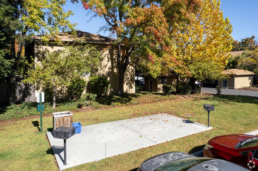 More Photos Of 505-531 Capps Ln, Ukiah Apartments For Sale