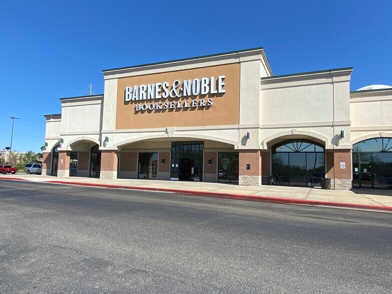 More Photos Of 15256-15268 Crossroads Pky, Gulfport Storefront For Lease