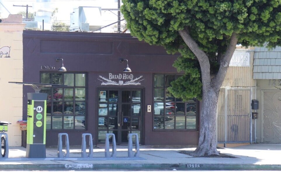 More Photos Of 12906 Venice Blvd, Los Angeles Freestanding For Lease
