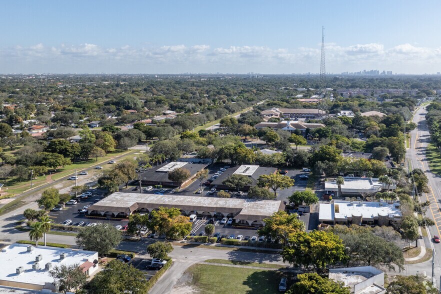 More Photos Of 7390 NW 5th St, Plantation Unknown For Lease