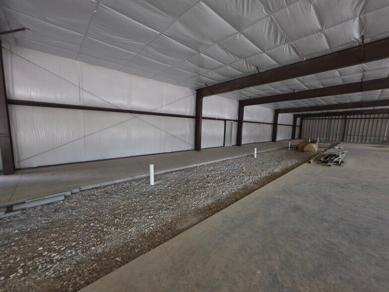 More Photos Of 1496 Chester Ave, Springdale General Retail For Lease