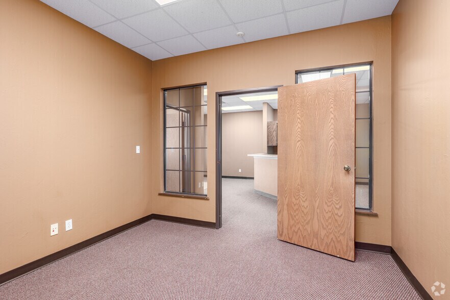 More Photos Of 2350-2360 McKown Dr, Norman Office For Lease