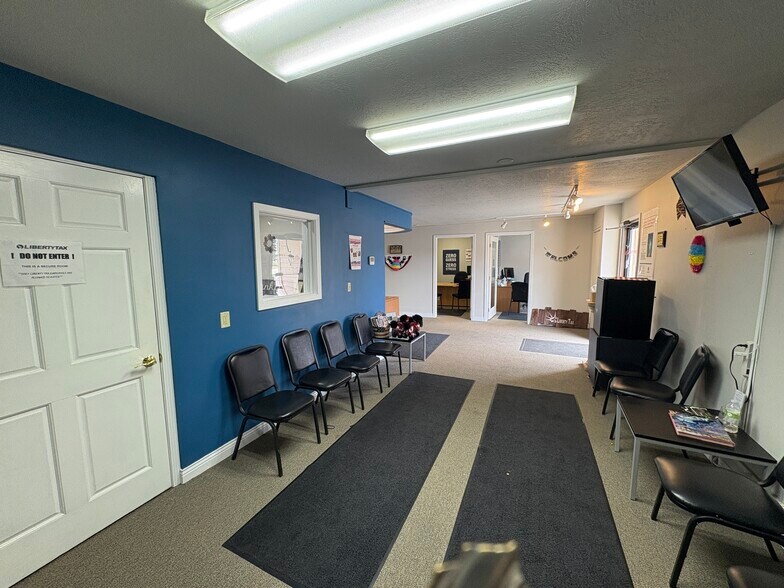 More Photos Of 5604 W 41st St, Sioux Falls Office For Sale