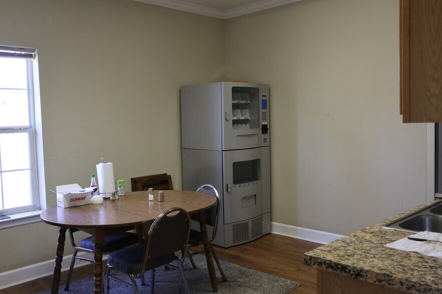 More Photos Of 1974 Commonwealth Ln, Tallahassee Office Residential For Sale