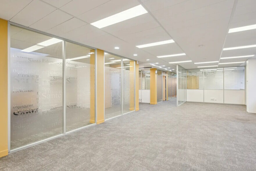 More Photos Of 118 Rue De Vaugirard, Paris Office For Sale