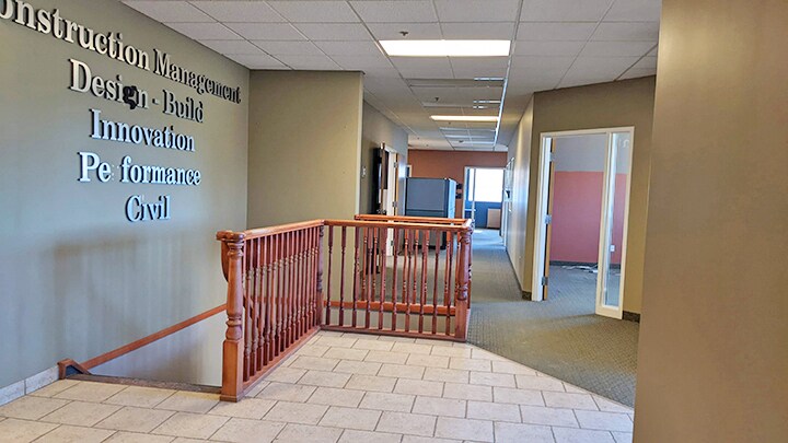More Photos Of 1401 Dundas St, Woodstock Light Distribution For Lease