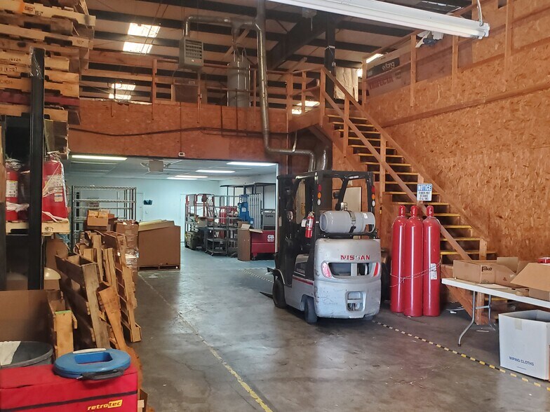 More Photos Of 2401 Plantation Rd NE, Roanoke Manufacturing For Sale