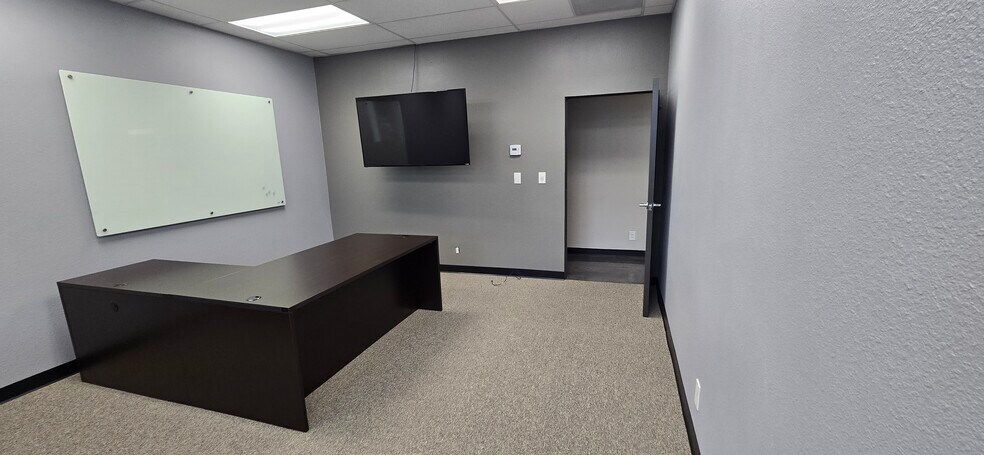 More Photos Of 2550 E Miraloma Way, Anaheim Contractor Storage Yard For Lease