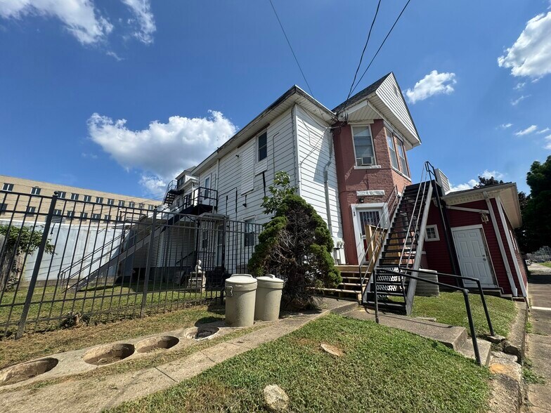 More Photos Of 1202 6th Ave, Huntington Restaurant For Sale