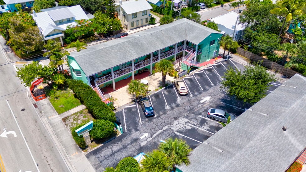 More Photos Of 320 N Federal Hwy, Lake Worth Hotel For Sale