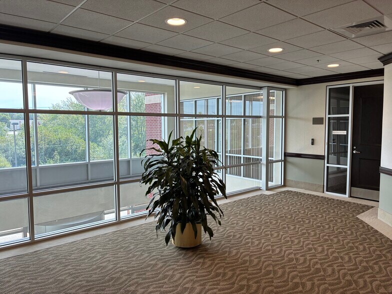 More Photos Of 287 Turnpike Rd, Westborough Office For Lease