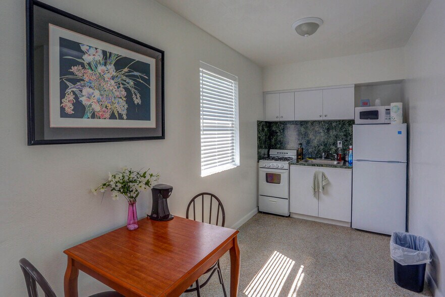 More Photos Of 1743 Wiley St, Hollywood Hotel For Sale