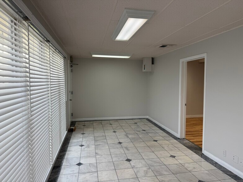 More Photos Of 1145-1147 S Robertson Blvd, Los Angeles Office For Lease