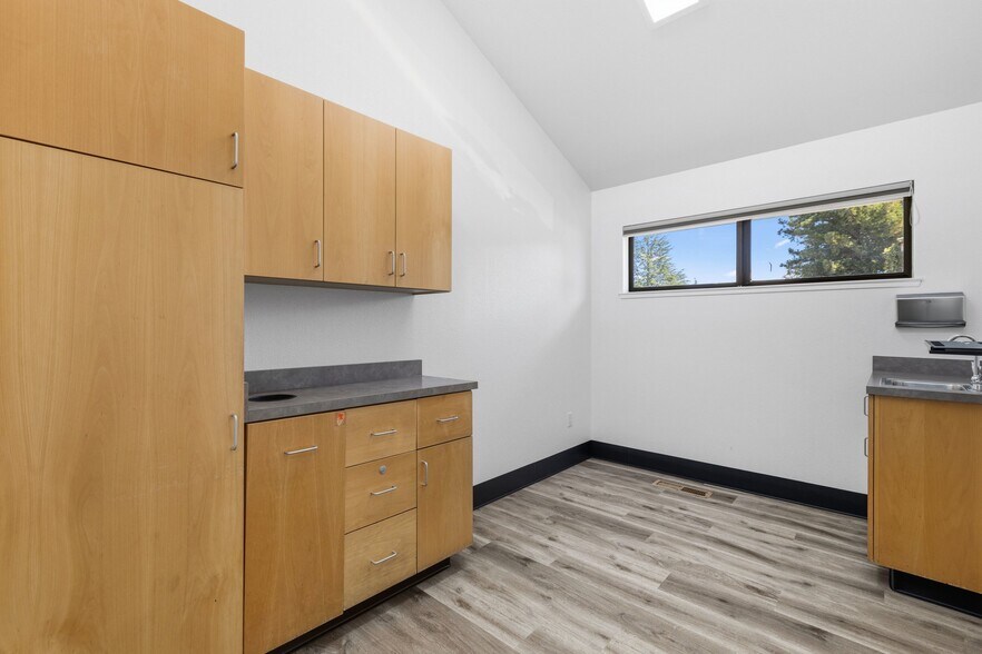 More Photos Of 47 Penny Ln, Watsonville Medical For Sale
