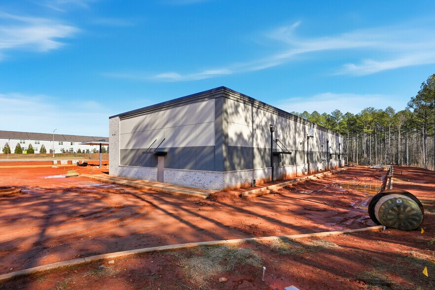More Photos Of 691-695 Bridges rd, McDonough General Retail For Lease