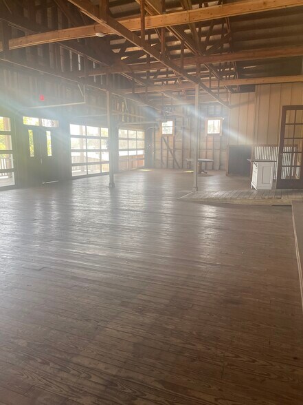 More Photos Of 416 E 16th St, Mount Pleasant Restaurant For Sale